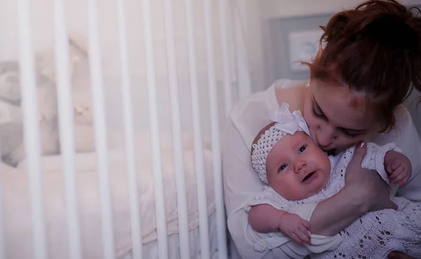 Mom with a newborn baby in her arms. The girl is holding a baby — Stock Photo, Image