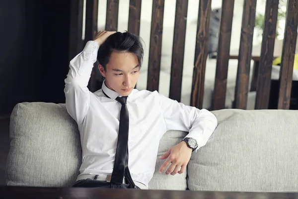Ung Asiatisk Affärsman Väntar Partner Ett Café Koreansk Ung Man — Stockfoto
