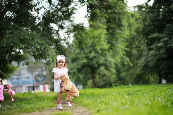 Mom with two daughters twins — Stock Photo, Image