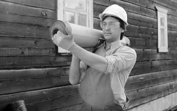 Hombre con ropa de trabajador blanco y negro —  Fotos de Stock