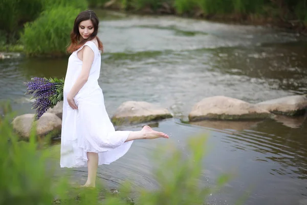 Mujer Embarazada Naturaleza Para Paseo Verano —  Fotos de Stock