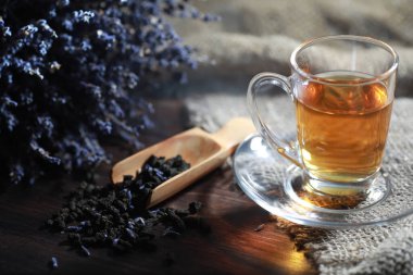 Bir hizmet tabloda çay demlendi