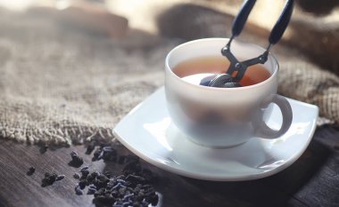 Bir hizmet tabloda çay demlendi