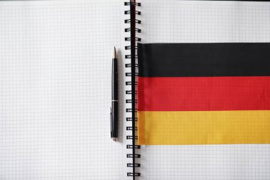 Yabancı dil öğrenmek. Not defteri girdileri ve bayrak için. Lang