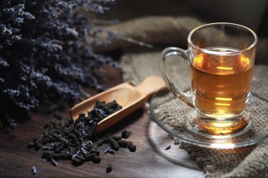 Bir hizmet tabloda çay demlendi