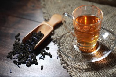 Bir hizmet tabloda çay demlendi