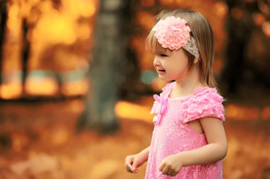 Anne ve iki kızı ikiz sonbahar