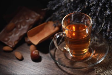 Bir hizmet tabloda çay demlendi