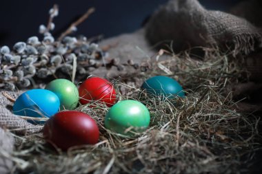 Çuval bezi üzerinde Yumurta Boyalı Paskalya