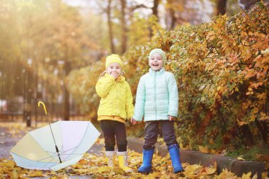 Çocuk sonbahar Park walk