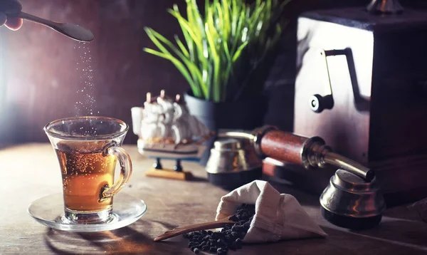 Preparar té en una mesa de madera — Foto de Stock