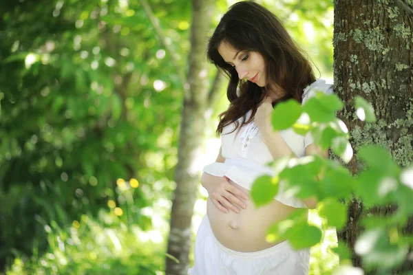 Mujer Embarazada Naturaleza Para Paseo Verano —  Fotos de Stock