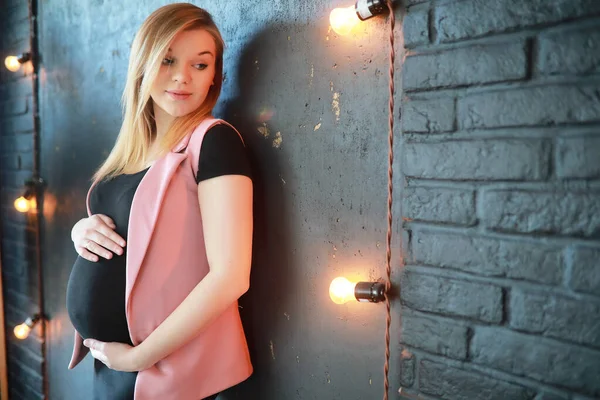 Pregnant young beautiful girl on the ninth month — Stock Photo, Image