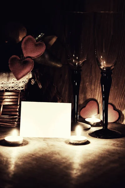Валентиновое сердце при свечах — стоковое фото