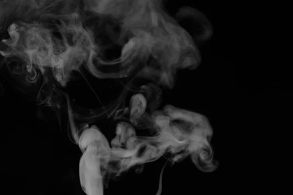 Humo blanco sobre fondo negro. Textura de humo. Clubes de wh —  Fotos de Stock