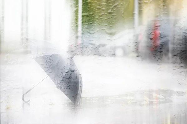 Vue Floue Parapluie Sur Route Dans Parc Automne Jour Pluie — Photo