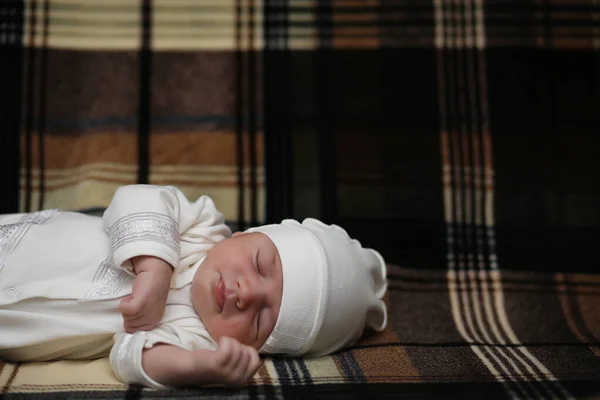 Newborn baby lying on the blanket — Stock Photo, Image