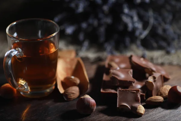 Té preparado en una mesa de servir — Foto de Stock