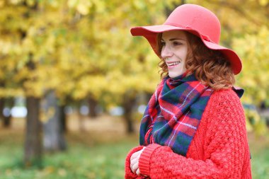 Genç güzel anne ile kızı niteliğine. Bir kız bir 