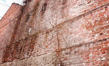 Doku metalik. Sanayi kökenli bir eski paslı