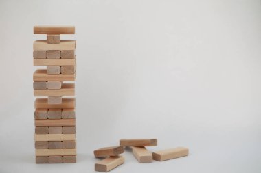 Masa oyunu jenga kulesi bir tahta sopa