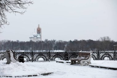 Kırsal alanların ve yolların kış manzarası