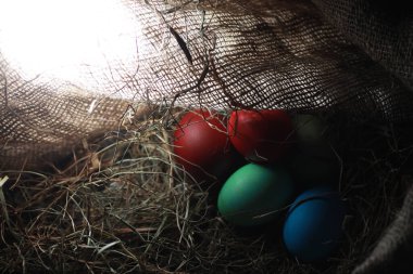 Çuval bezi üzerinde Yumurta Boyalı Paskalya