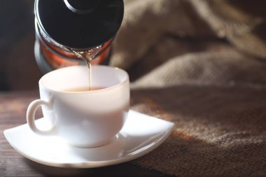 Bir hizmet tabloda çay demlendi