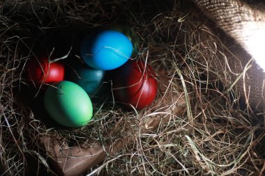 Çuval bezi üzerinde Yumurta Boyalı Paskalya