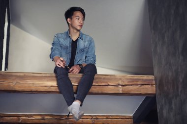 Asya genç adam öğrenci 