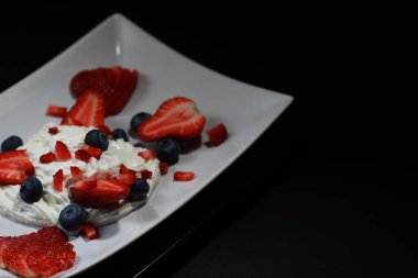 taze çilek ile Lor Tatlısı