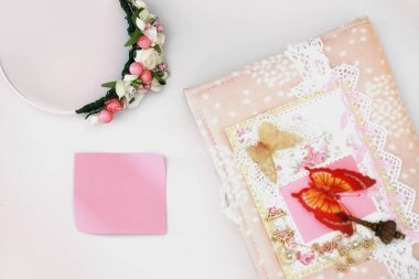 Bir günlük bir beyaz masaya girişler için