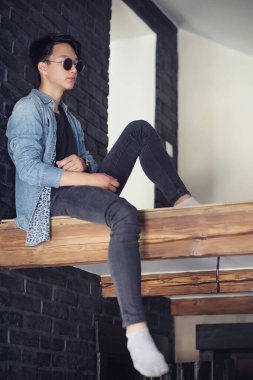 Asya genç adam öğrenci 