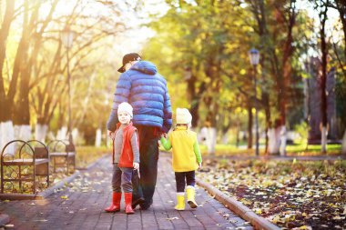 Çocuk sonbahar Park walk