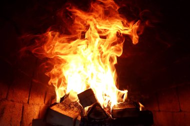 Ateş yanan alev uzun dilleri