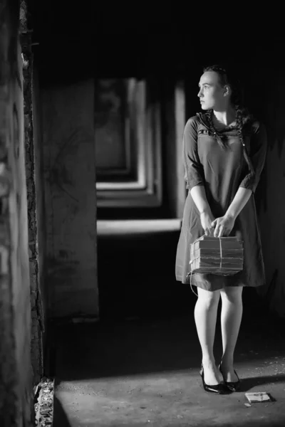 Retro girl in the old house reading books — Stock Photo, Image