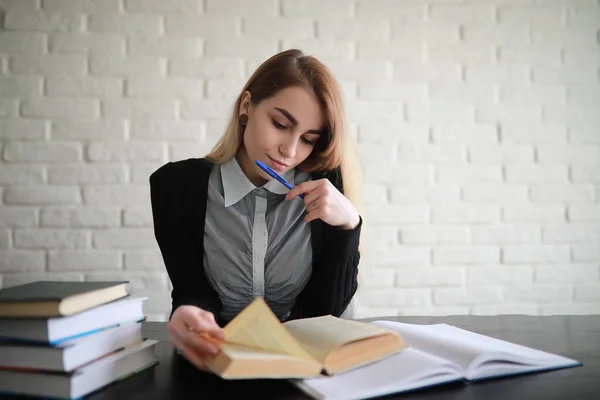 Young pretty blonde girl student — Stock Photo, Image