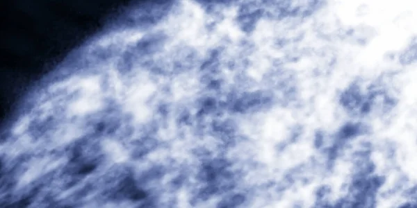 Una corriente de agua y una nube de gotas — Foto de Stock