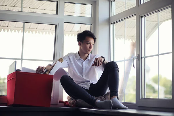 Asiático joven hombre estudiante — Foto de Stock