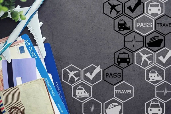 飛行機の航空券とパスポート。旅行のコンセプト。チケット — ストック写真