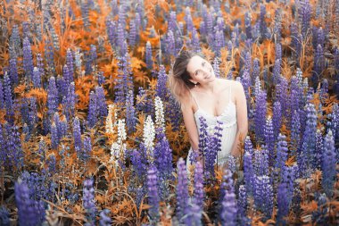 Bir buket çiçek Güz kızla