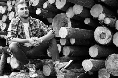 sakallı bir genç adam