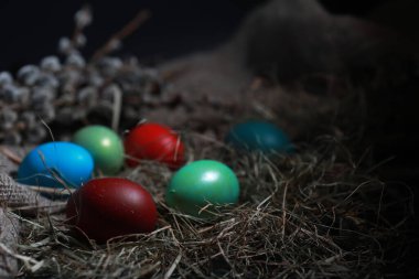 Çuval bezi üzerinde Yumurta Boyalı Paskalya