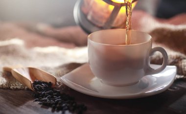 Bir hizmet tabloda çay demlendi