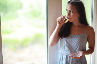 Evde veznedeki kıza