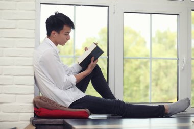 Asya genç adam öğrenci 