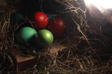 Çuval bezi üzerinde Yumurta Boyalı Paskalya