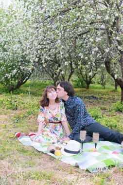 Bahar park tarihte genç Çift