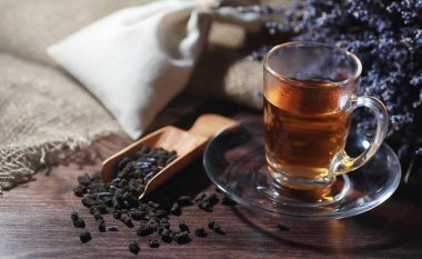 Bir hizmet tabloda çay demlendi