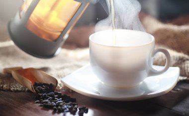 Bir hizmet tabloda çay demlendi